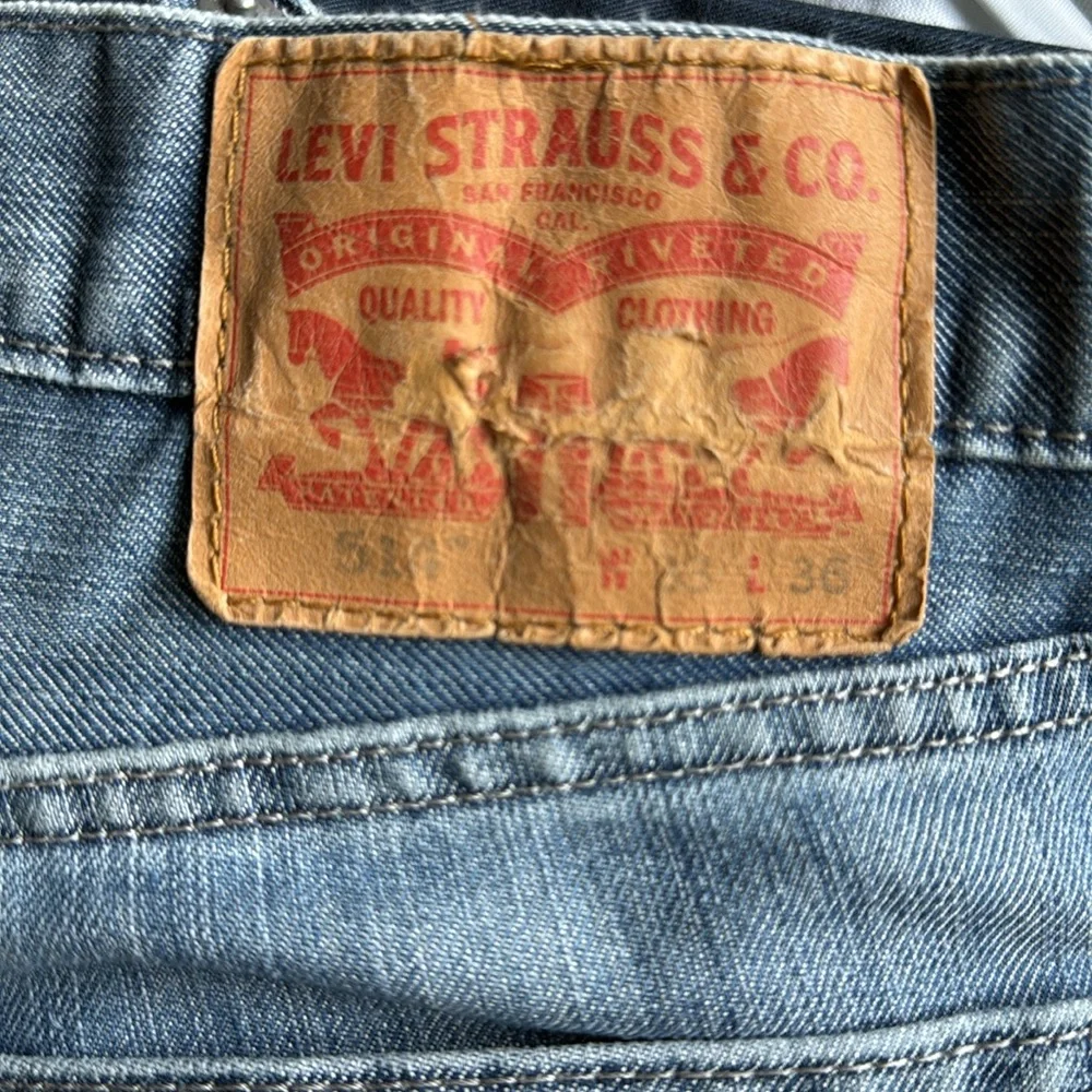 Levi’s Men’s 514 Denim blue Jeans straight leg distressed Size 33x36